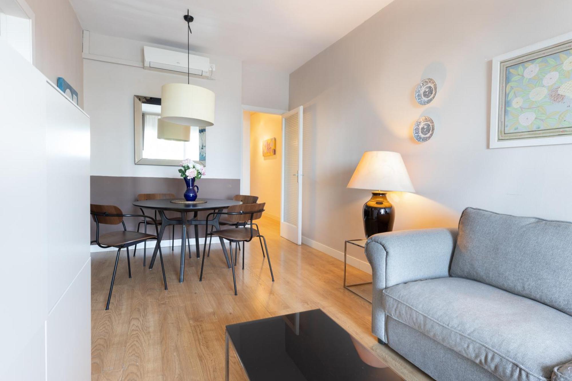 Lodging Apartments Guell Gaudi Barcelona Ngoại thất bức ảnh